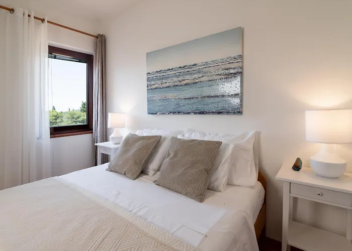 شقة With Parking Space Muline, - 8521 *