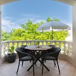 With Parking Space Muline, - 8521 Appartement