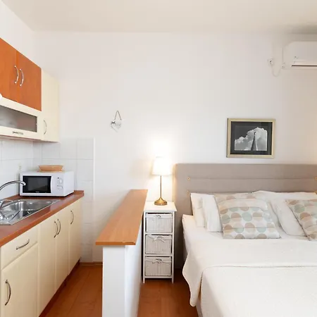 With Parking Space Muline, - 8521 Apartament Ugljan