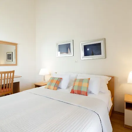 With Parking Space Muline, - 8521 Apartament